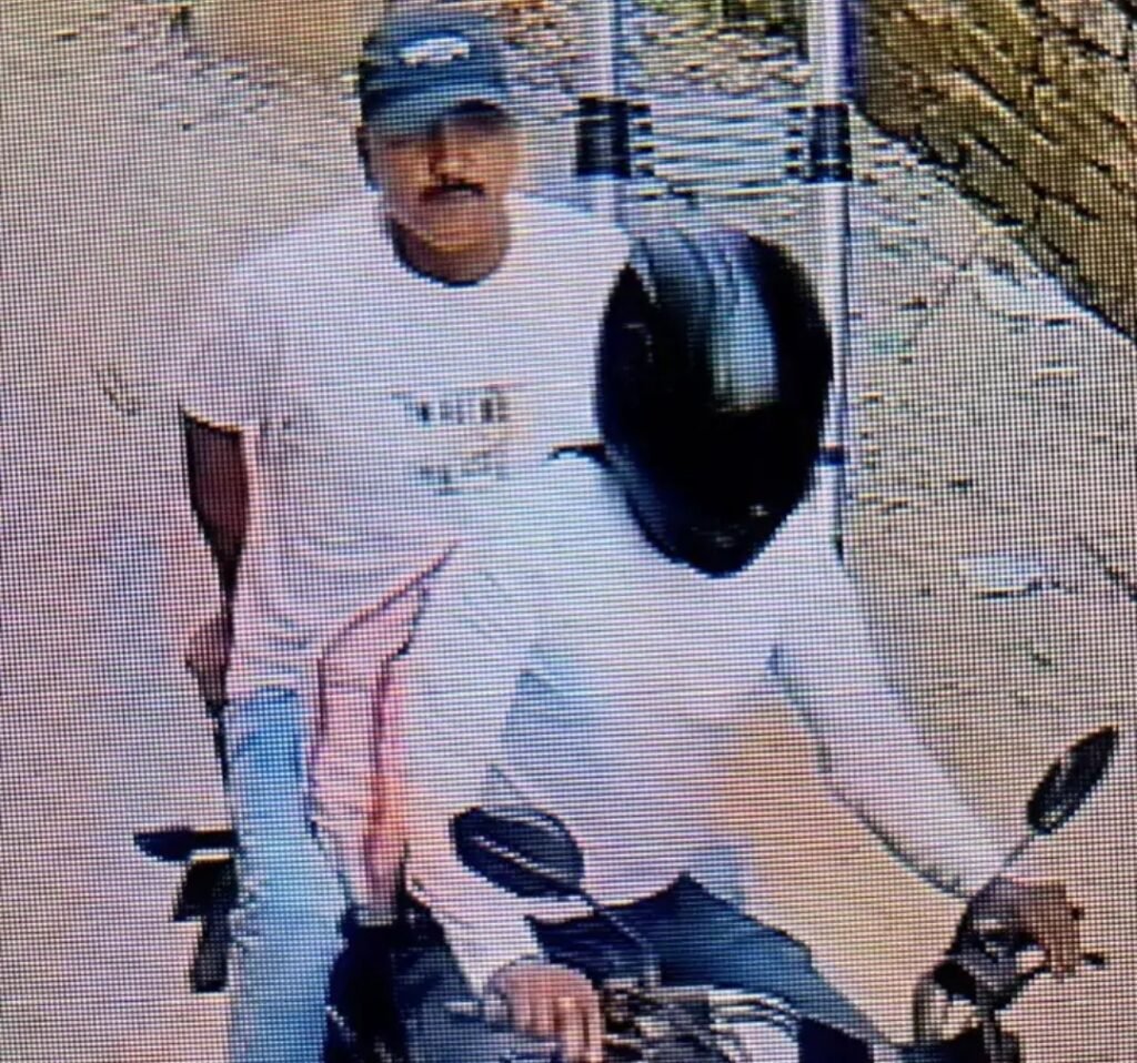 लूट के बाद अजय पासवान सीसीटीवी फुटेज में दिखा था। जिसमें वह बाइक पर टोपी लगाकर पीछे बैठा हुआ दिख रहा है।