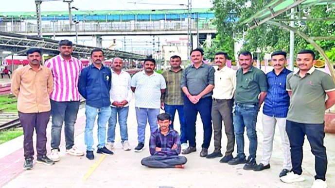 રાજકોટમાં ટ્રેનમાંથી પર્સ ચોરી: સાદાન ઉર્ફે રાજુ ઝડપાયો
